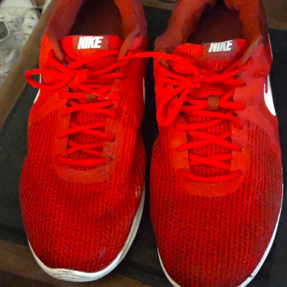 Nike air lightweight red and white size 14